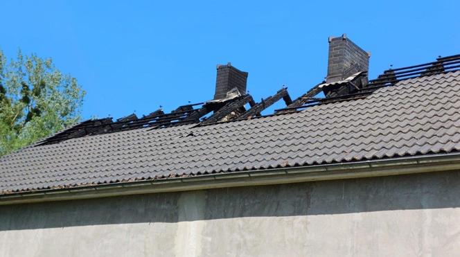 Tak wyglądają zgliszcza dachu i poddasza po pożarze w Boleminie pod Gorzowem