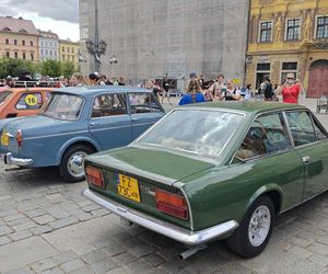 Parada zabytkowych samochodów