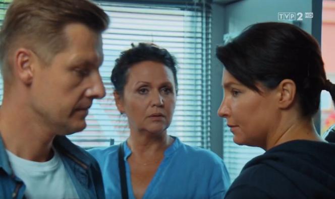 M jak miłość odc. 1624. Paweł (Rafał Mroczek), Majka (Laura Samojłowicz), Marysia (Małgorzata Pieńkowska)