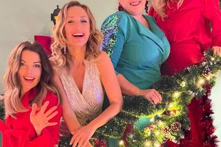 Barwy szczęścia na planie. Kasia (Katarzyna Glinka), Aldona (Elżbieta Romanowska), Joasia Sokalska (Anna Gzyra-Augustynowicz), Karolina (Marta Dąbrowska)