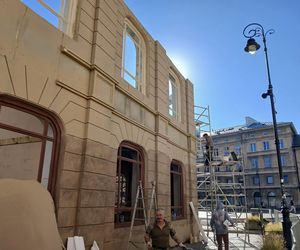 Lalka - scenografia w centrum Warszawy