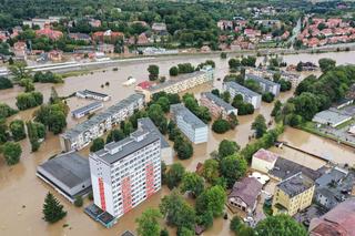 Czy wały przeciwpowodziowe zostaną wysadzone? Jasna deklaracja szefa MON