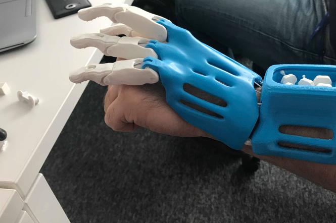 Polska Ręka 3D, czyli pomoc dla osób niepełnosprawnych prosto z drukarki