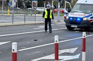 Potężne zderzenie samochodów osobowych w Warszawie. Trzy osoby ranne, jedna w stanie krytycznym
