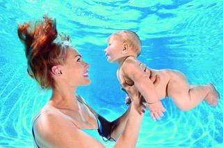 Dzieci w basenie: pływanie dla niemowląt