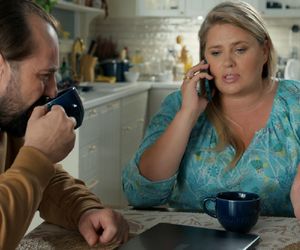 Barwy szczęścia, odcinek 3132. Borys (Jakub Wieczorek), Aldona (Elżbieta Romanowska)