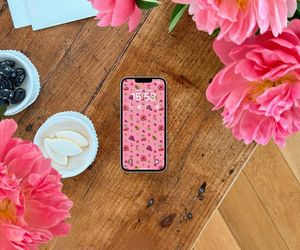 Ten telefon pokocha każda mama. Przeczytaj, dlaczego iPhone 16e to idealny prezent na Dzień Matki 
