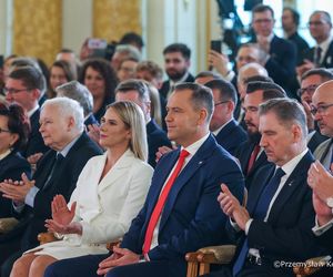 Marta Nawrocka w jasnej kreacji na Zamku Królewskim
