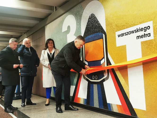 30 lat metra w Warszawie. Odsłonięcie mozaiki