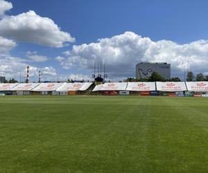 Jeden chętny na przebudowę stadionu Stomilu. Jaką kwotę podano?