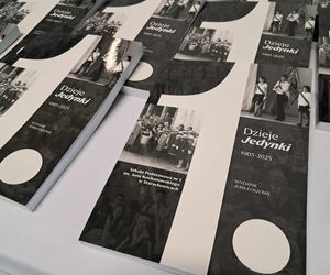 Szkoła Podstawowa nr 1 w Starachowicach ma już 120 lat. Zobaczcie zdjęcia z uroczystości