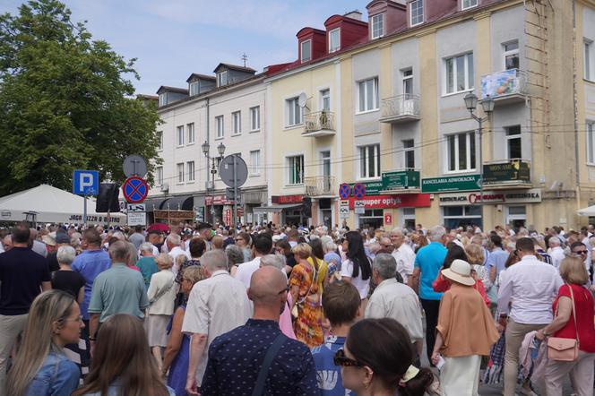 Boże Ciało 2024. Tłumy wiernych przeszły w procesji ulicami Białegostoku