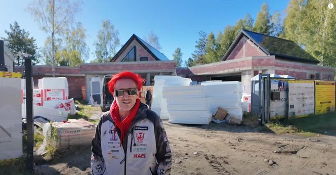 Michał Wiśniewski na budowie swojego domu