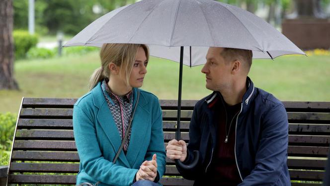 M jak miłość po wakacjach 2019 odcinek 1453. Julka (Joanna Kuberska), Paweł (Rafał Mroczek)