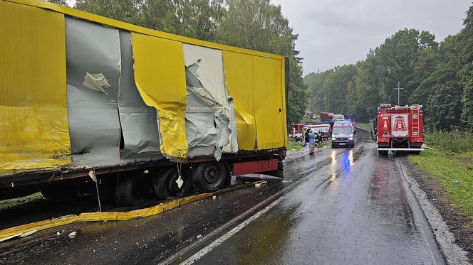 Wypadek w pobliżu Konotopu  - autobus z tirem 