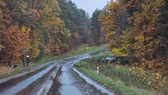 Wypadek w pobliżu Konotopu - wojskowa ciężarówka w rowie 