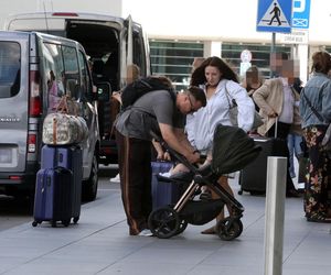 Marcin Hakiel z rodziną lecą na wakacje