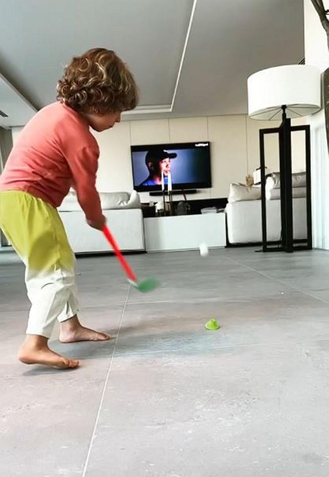 Wojciech Szczęsny uczy Liama nietypowego sportu