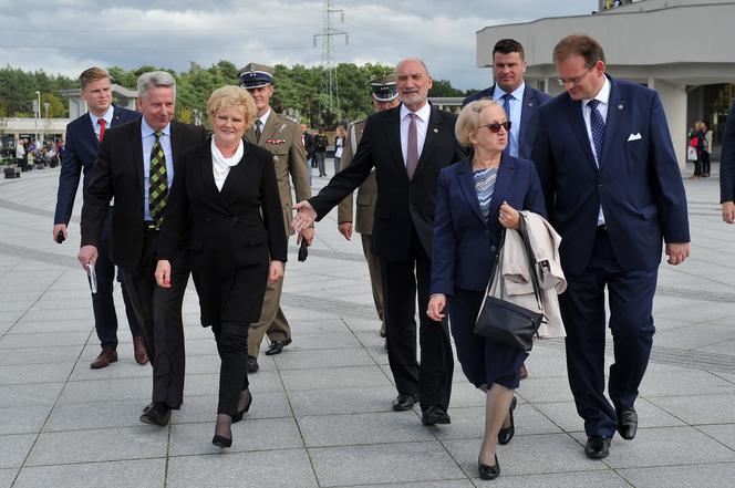 Ministrowie na imprezie u Rydzyka