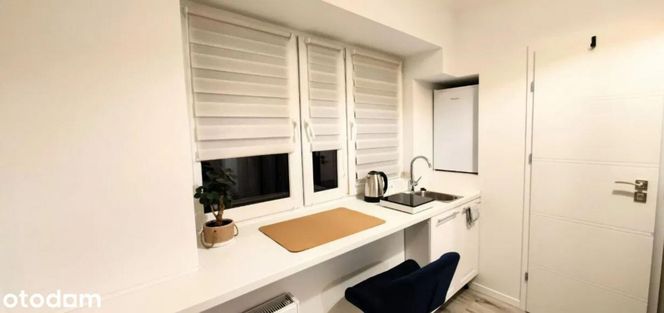 Nawet kojec dla psów jest większy niż to mieszkanie. Mikrokawalerka 8 mkw. do wynajęcia w Warszawie