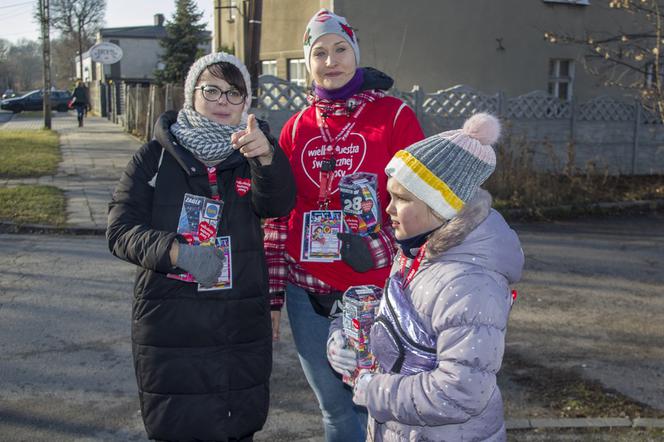Wolontariat uczy wrażliwości, małolaty w WOŚP