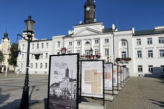 Kiedy na wieży płockiego ratusza pojawił się pierwszy zegar? Wyjątkowa wystawa na Starym Rynku
