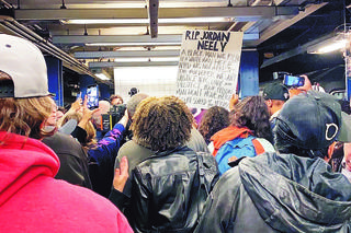 Krzyczał w metrze, udusili go