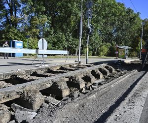 Remont torów na Waszyngtona. Pasażerowie osłupieli, chaos na przystankach