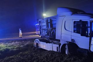 Wypadek na szesnastce. Matka z dzieckiem w fordzie i tragiczny finał