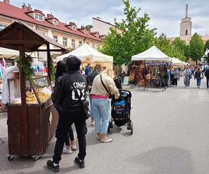 Stoiska wystawców podczas Jarmarku św. Stanisława można odwiedzać w godz. 10.00-18.00 w dn. 10 i 11 maja