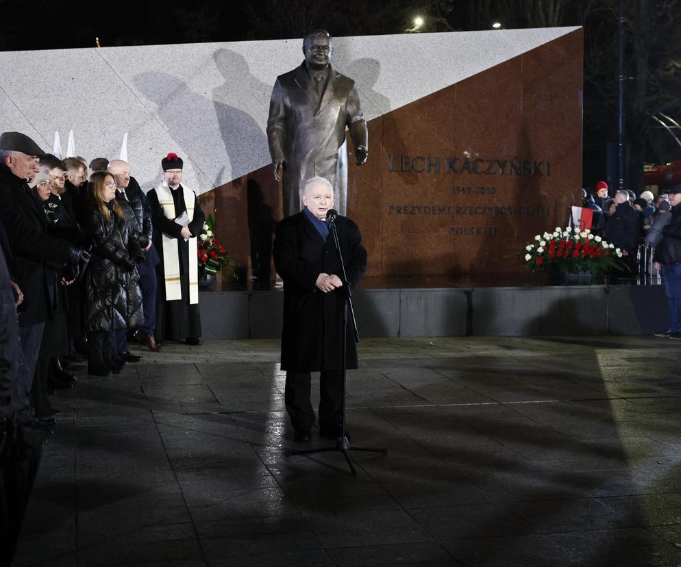 pomnik Kaczyński