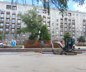 Budowa tramwaju do Dworca Zachodniego, skrzyżowanie ul. Grójeckiej i Bitwy Warszawskiej 1920 Roku