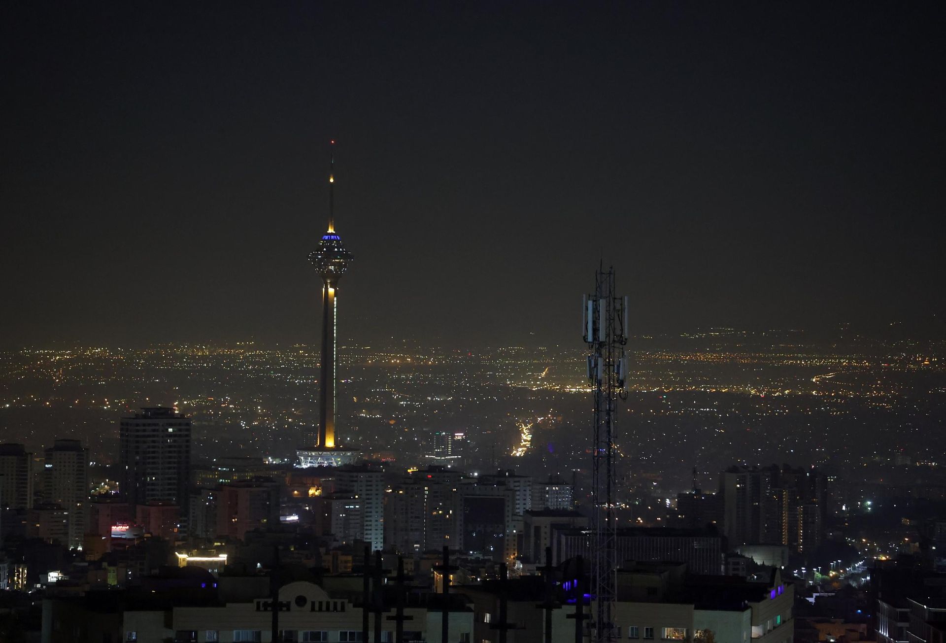 Atak odwetowy Izraela na Iran. Trzy precyzyjne serie