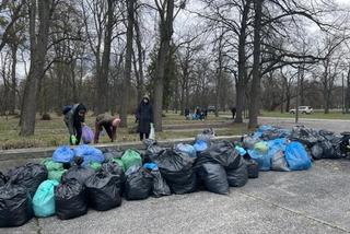 Zabrali worki, rękawiczki i wzięli się za sprzątanie. Ukraińcy zorganizowali subotnik w Łodzi