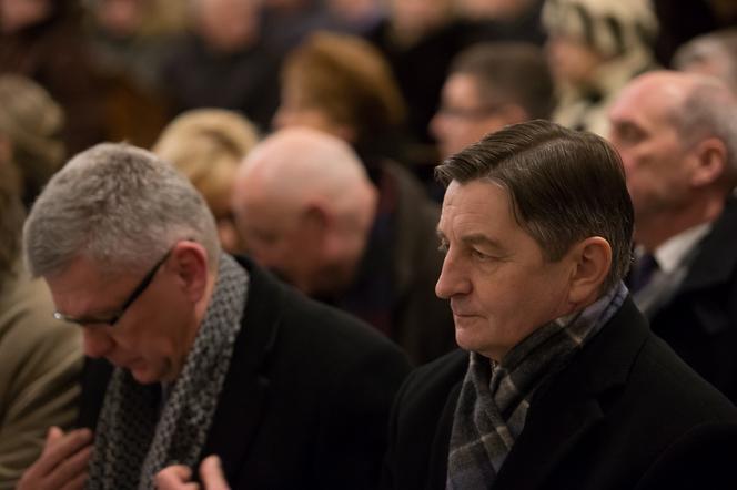 CAŁY PIS MODLI SIĘ ZA MAMĘ PREZESA