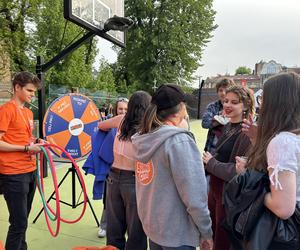 Juwenalia UEK 2024. Strefa Radia ESKA. Tłumy studentów na Koncercie Głównym