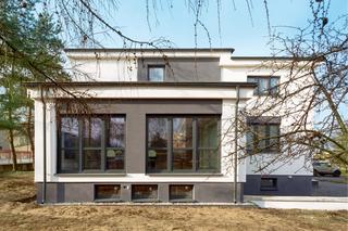 Nowoczesny dom ze starej kostki z czasów PRL