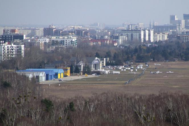 Radni z Żoliborza mają dość samolotów z Bemowa