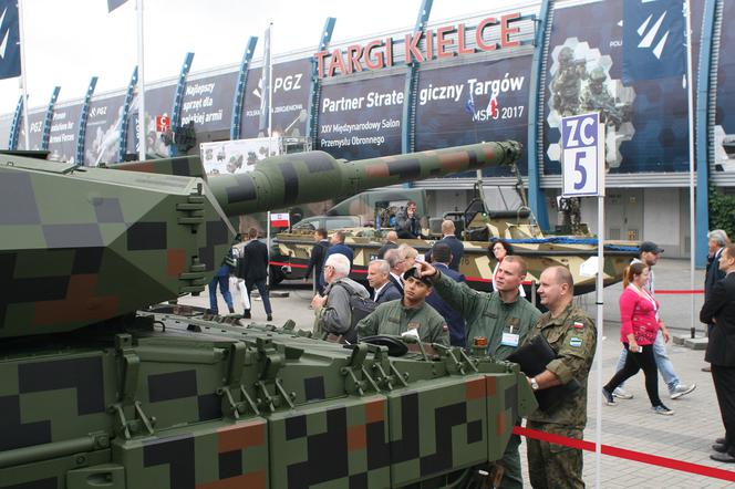 Wojsko kupi nowy sprzęt. Umowy podpisano na Międzynarodowym Salonie Przemysłu Obronnego w Kielcach [ZDJĘCIA]