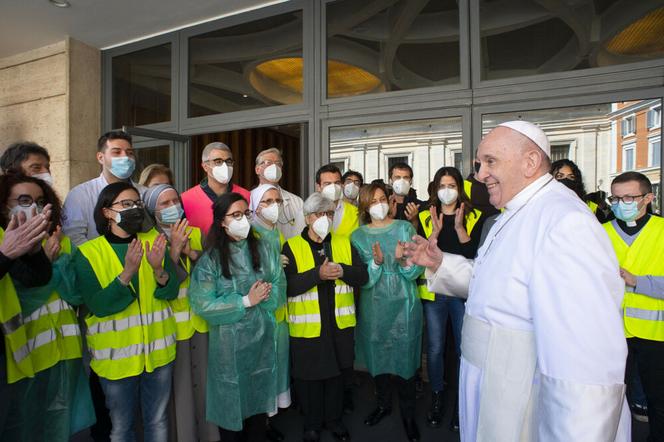 Papież Franciszek odwiedził ośrodek szczepień dla ubogich i bezdomnych