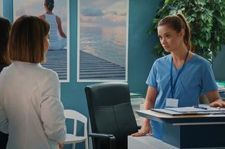 M jak miłość, odcinek 1707: Aneta (Ilona Janyst), Kasia (Paulina Lasota), pielęgniarka Laura (Klaudia Kulinicz)