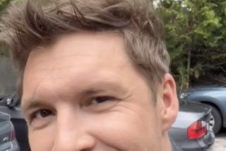 M jak miłość. Marcin (Mikołaj Roznerski) na planie