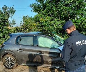 Peugeot dachował, kierująca ukryła się w zaroślach. Miała ponad 2 promile alkoholu!