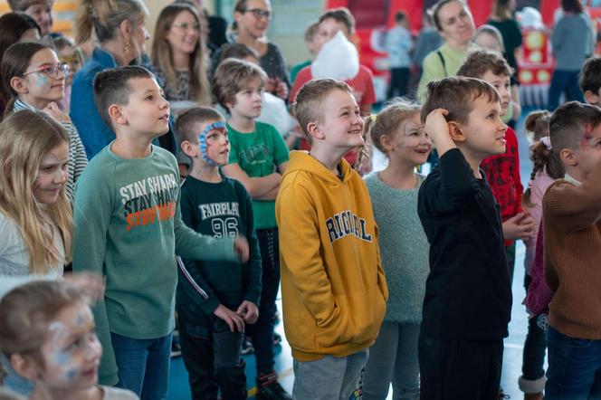 Na imprezie Babcie i Dziadkowie z Łukowa i okolic bawili się wspólnie ze swoimi dziećmi i wnuczętami