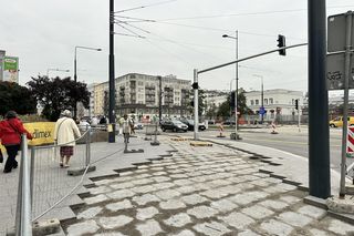 Budowa drogi rowerowej na ul. Puławskiej w Warszawie obok dawnego kina „Moskwa”