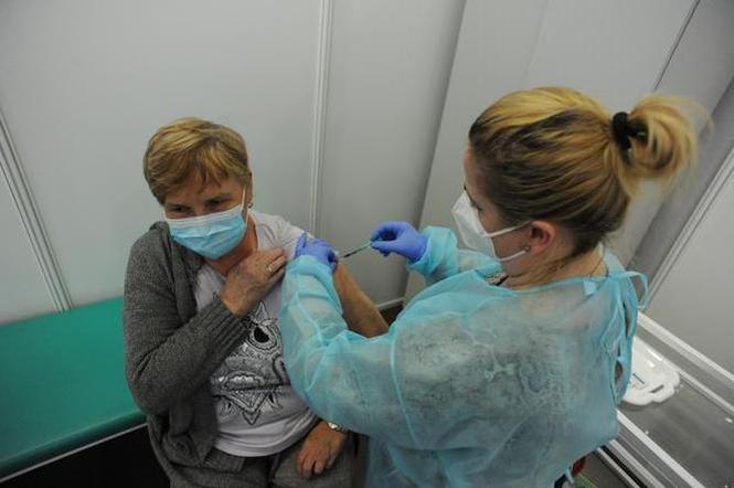 Koronawirus. Pierwszego dnia w punkcie szczepień powszechnych w Koszalinie zaszczepiło się 414 osób