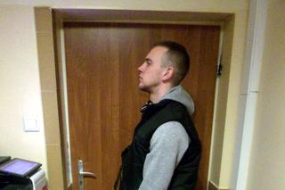 Oni uciekli policji. Jeden odjechał tramwajem, drugi w kajdankach skoczył do wody