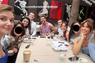 M jak miłość po wakacjach. Ania (Alina Szczegialniak), Kinga (Katarzyna Cichopek), Marcin (Mikołaj Roznerski), Jakub Karski (Krzysztof Kwiatkowski), Olek (Maurycy Popiel), Aneta (Ilona Janyst), Kama (Michalina Sosna)