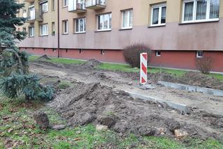 Budują ściężkę rowerową przy ul. Dąbrowskiego w Lesznie