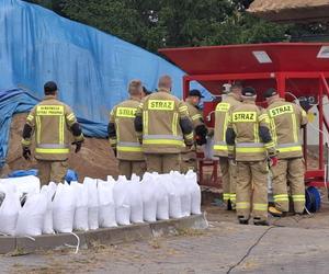 Kalisz. Miasto szykuje się na intensywne opady deszczu. Mieszkańcy odbierają worki z piaskiem